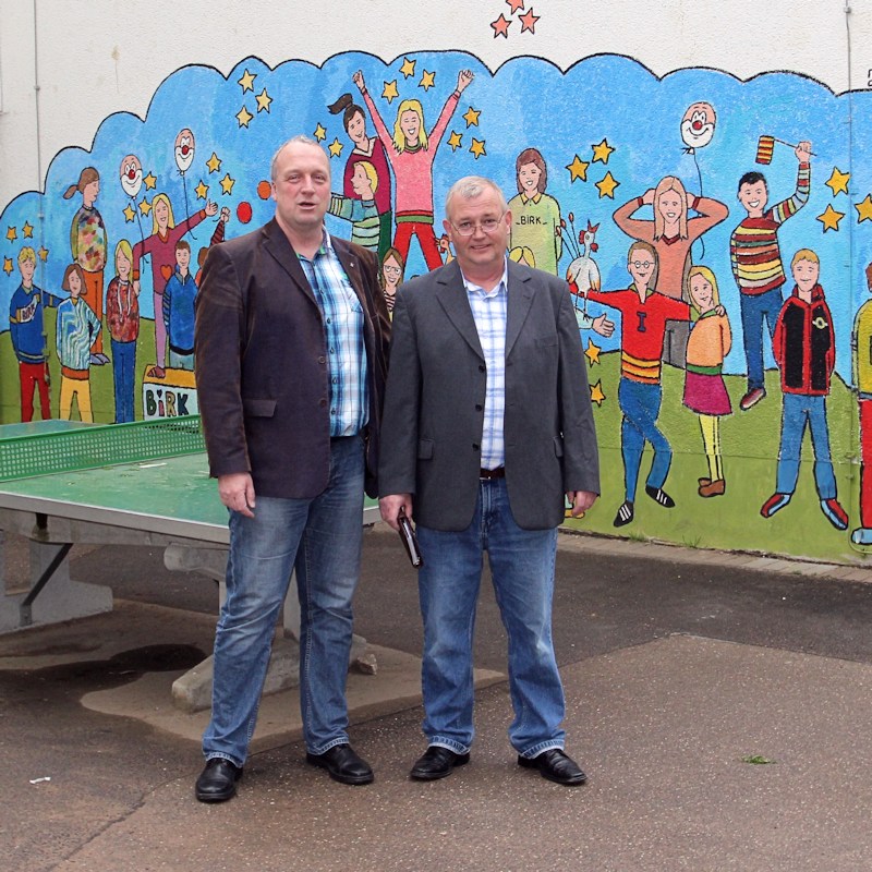 Mit Uwe Grote, Kandidat für das Amt des Bürgermeisters, an der Grundschule in Birk